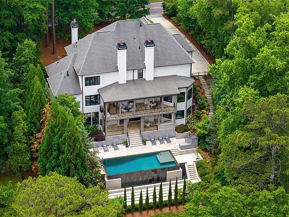 2nd image of 725 Londonberry Rd