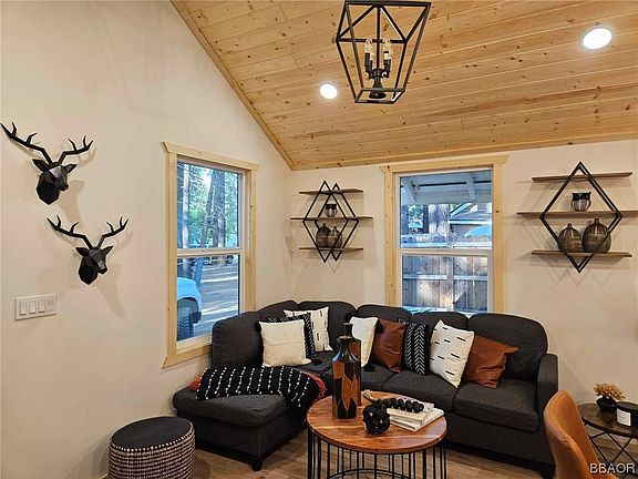 5th image of 468 Georgia St