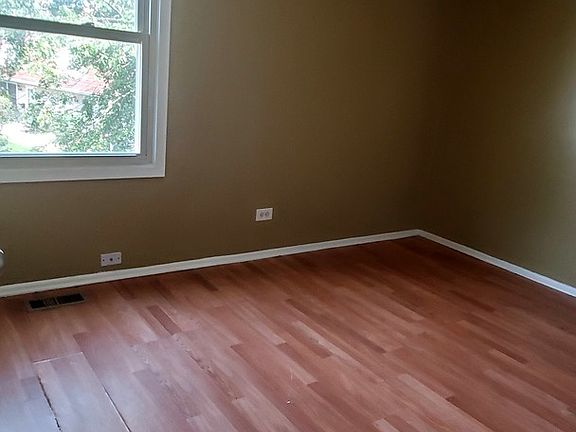 5th image of 1716 Queensbury Cir #1716