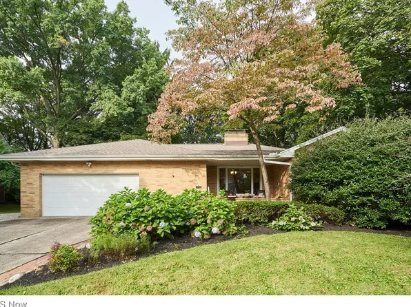 372 Merriman Rd, Akron, OH 44303