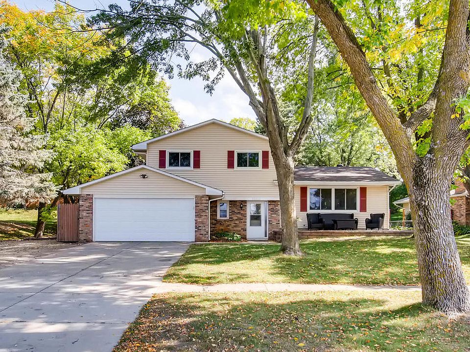 1st image of 11613 River Hills Dr