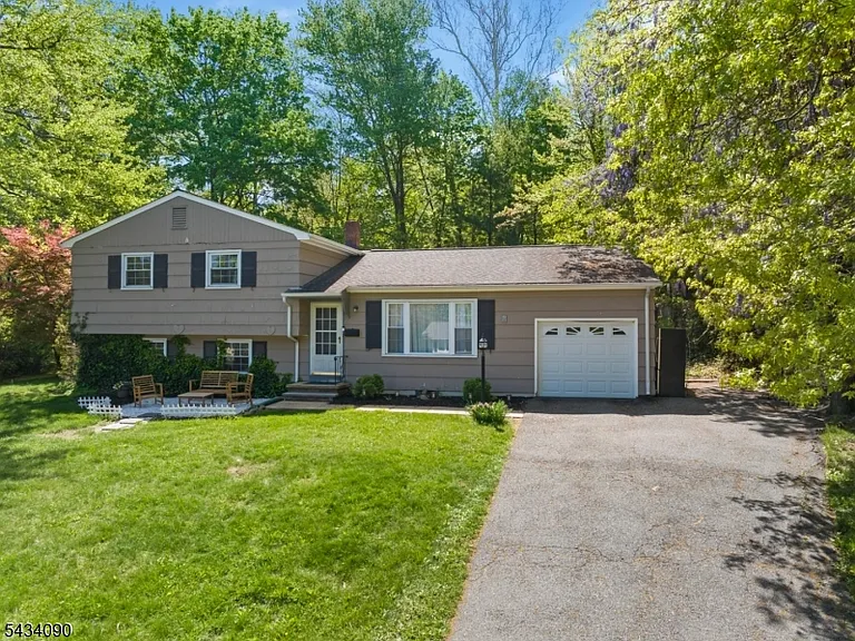 28 Ethan Dr — Photo 2