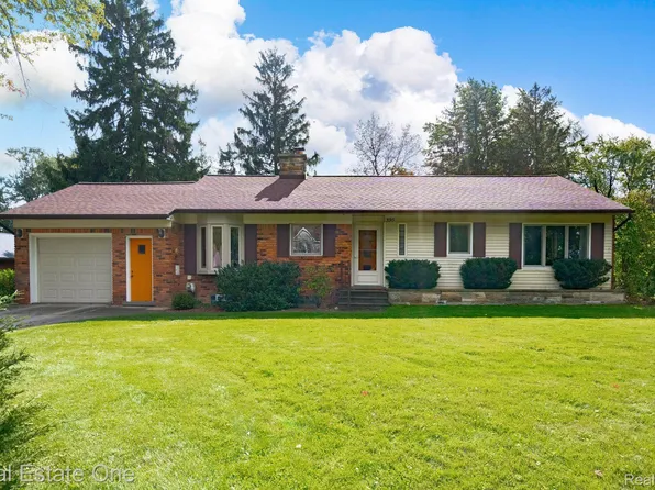 395 Hillview St, Rochester Hills, MI 48306