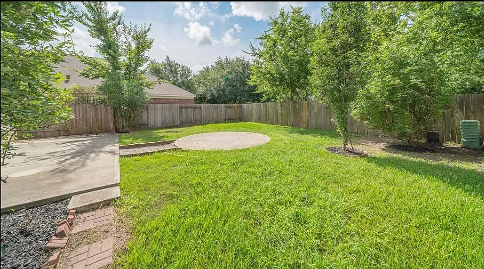 3 bed, 2.5 bath, 2079 sqft, $2,075 — Photo 4