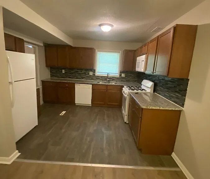 6002 N Euclid Ave — Photo 1