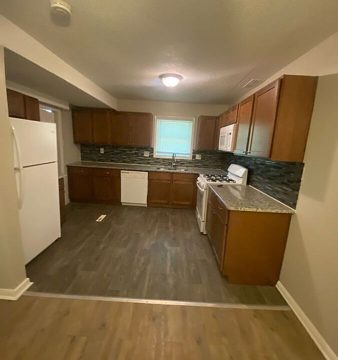 1st image of 6002 N Euclid Ave