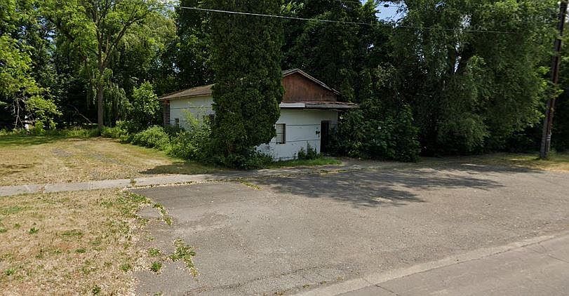 1st image of 122 Prescott Ave