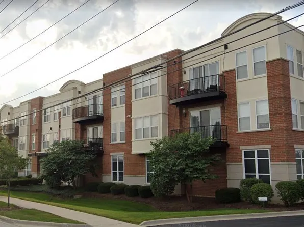 104 E 11th Ave APT 101, Naperville, IL 60563