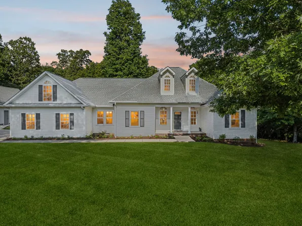 102 Gray Fox Ct, Burns, TN 37029