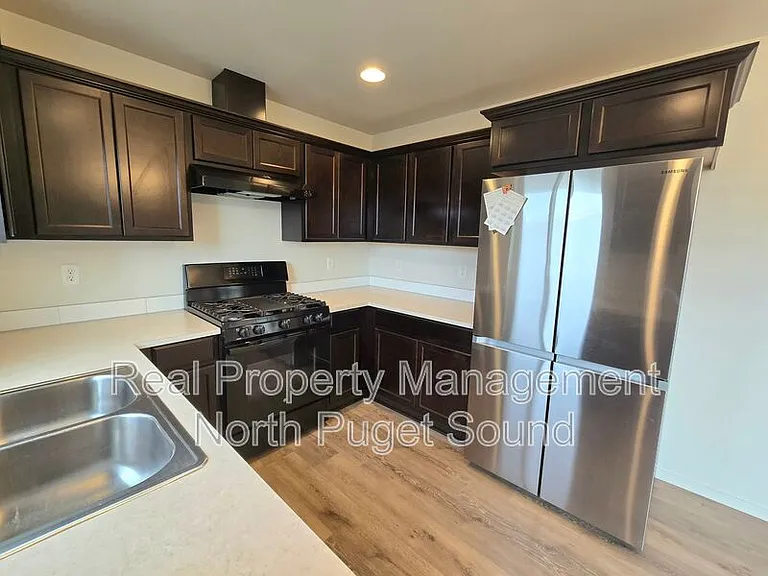 4306 68th Dr NE — Photo 2