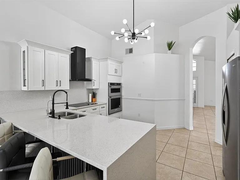 419 Buckingham Cir — Photo 4