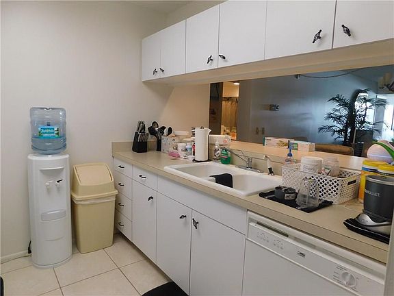 3rd image of 17 Plantation Dr APT 101