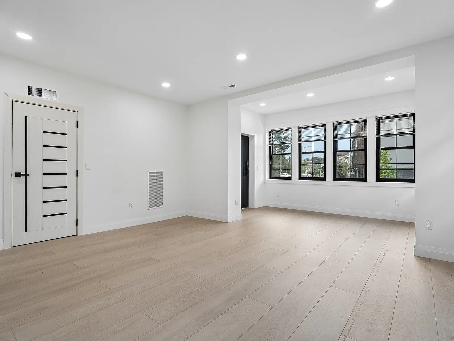 2 bed, 2.0 bath, $5,500 — Photo 2