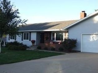 804 Maple Crest Dr, Nebraska City, NE 68410