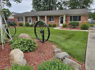 33066 Janet Ave, Fraser, MI 48026