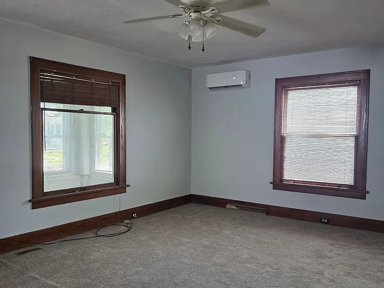 315 N Summit St — Photo 4