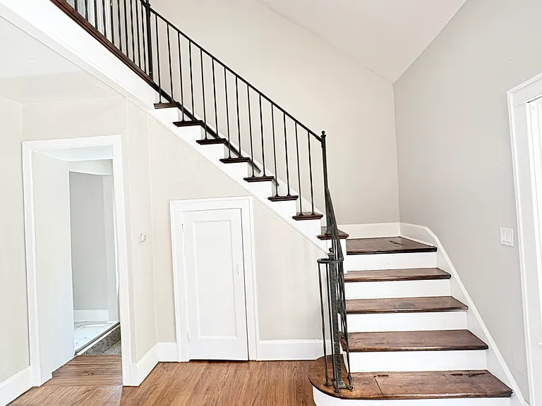 901 Woodsdale Ave — Photo 4
