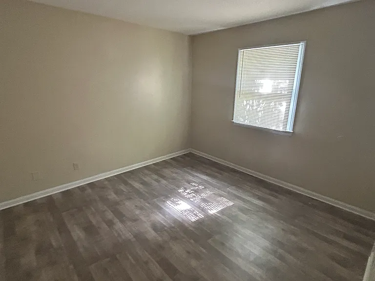 326 W Starmount Ave #11 — Photo 4