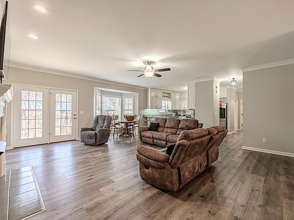 5th image of 835 Breckenridge Ln