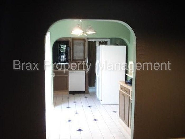 2nd image of 2133 S Florence Ave