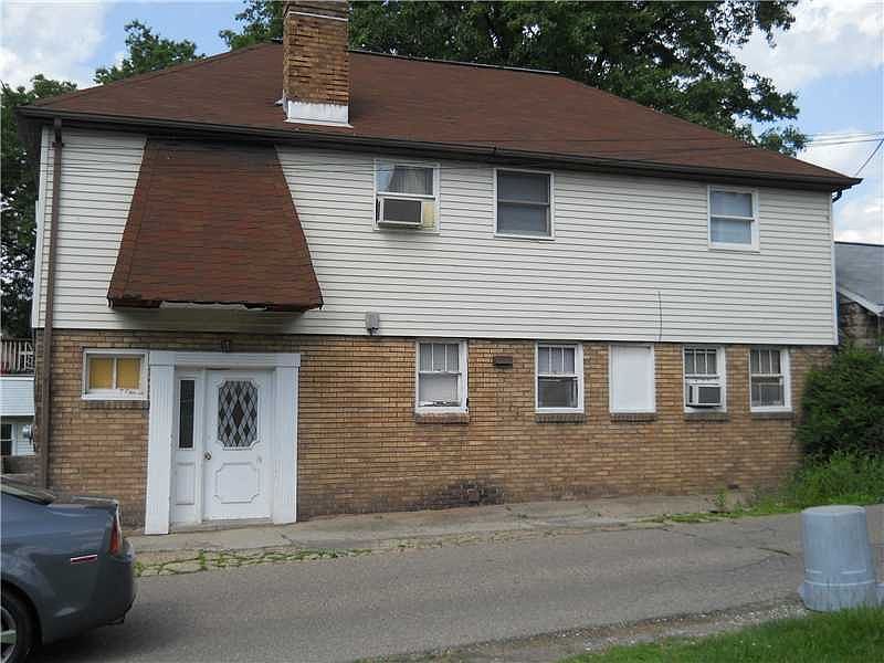 2nd image of 854/854 1/2 6th Ave