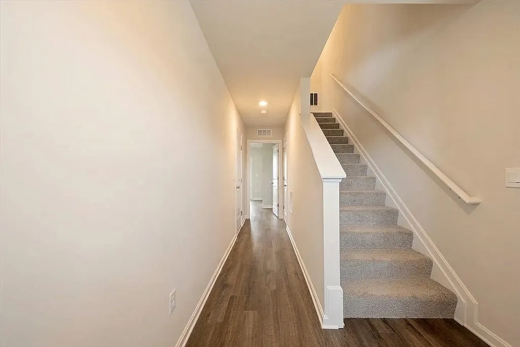 4 bed, 3.5 bath, 1889 sqft, $2,390 — Photo 1