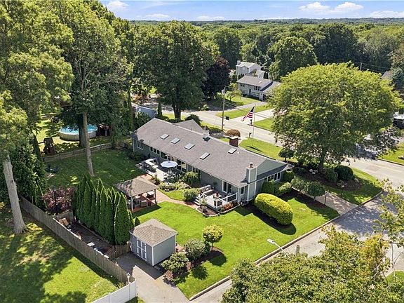 3rd image of 210 Wildflower Dr