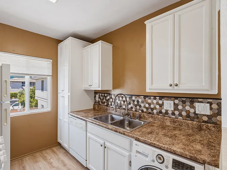Lillian Way Apartments — Photo 7