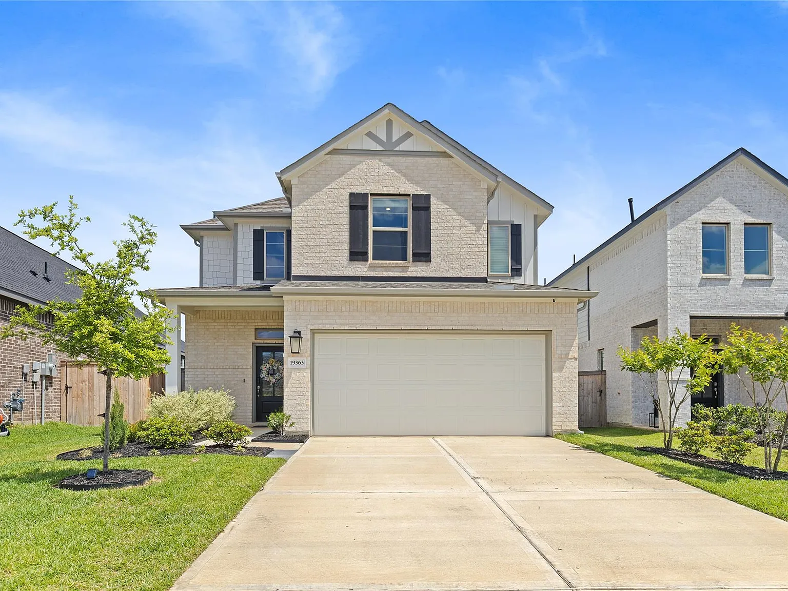 4 bed, 2.5 bath, 2698 sqft, $2,875 — Photo 2