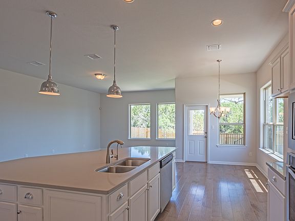 100 Fatorria Kitchen