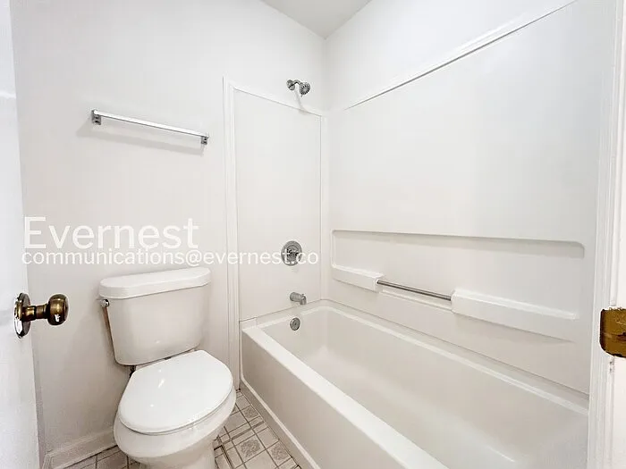 402 Hamilton Trce — Photo 9