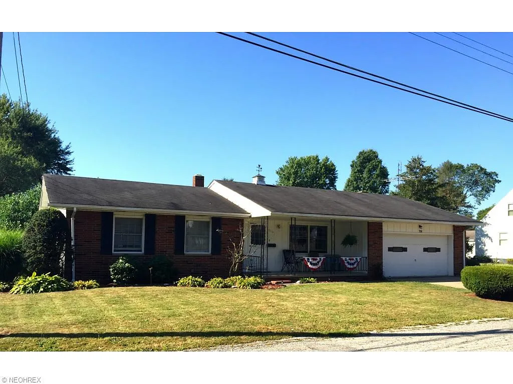 714 E Lake Ave photo 1