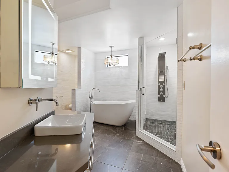 5340 Yarmouth Ave #108 — Photo 29