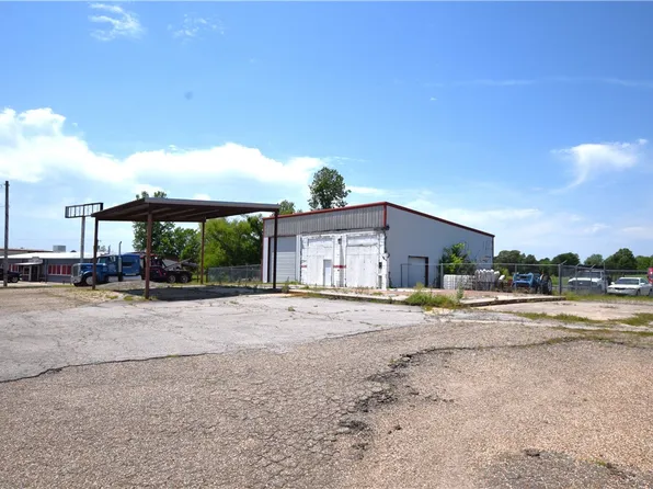 1400 S Main St, Muldrow, OK 74948