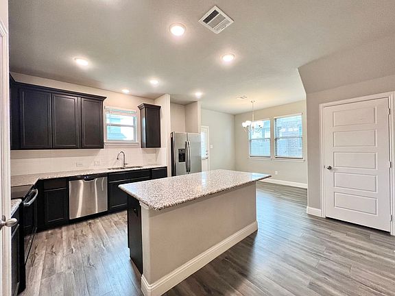 5th image of 4925 Sanger Circle Dr