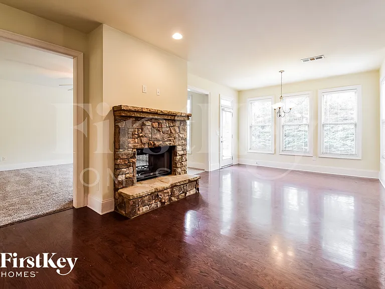 1068 Parkmist Dr — Photo 2