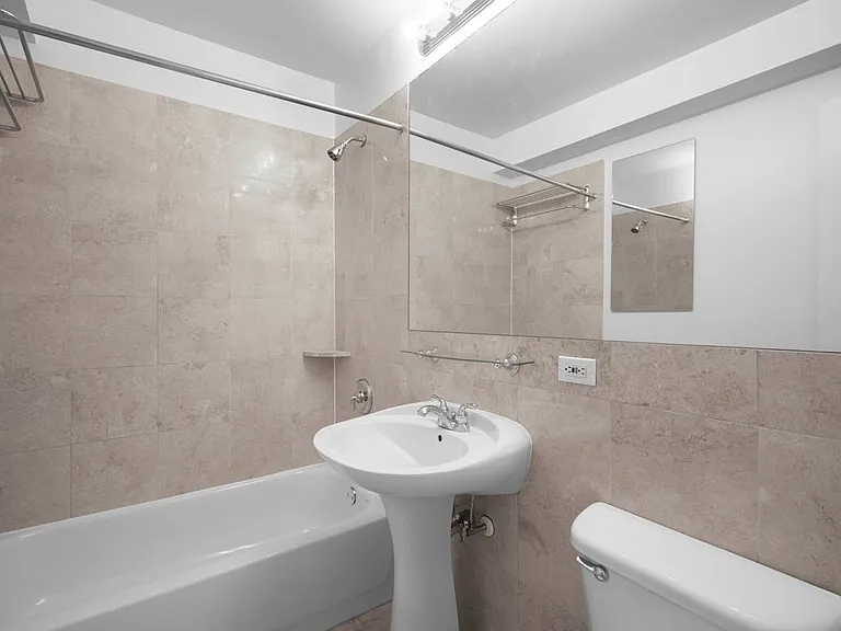 360 W 43rd St #S5D — Photo 8