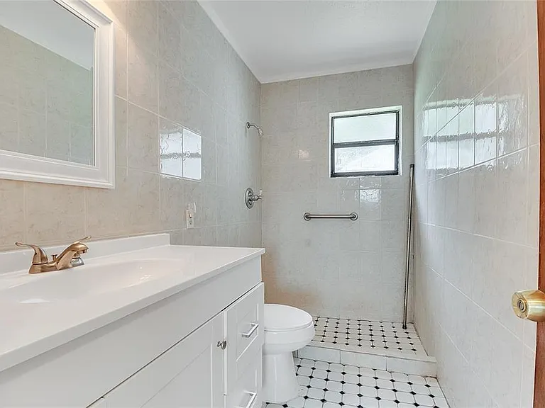 1040 San Luis Dr — Photo 22