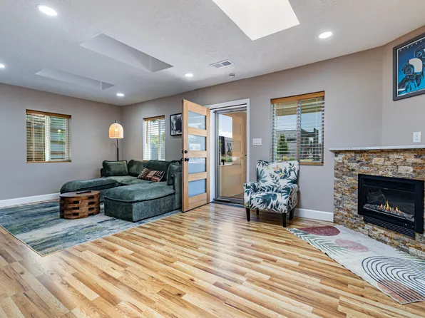 1763 Indian School Rd NW, Albuquerque, NM 87104