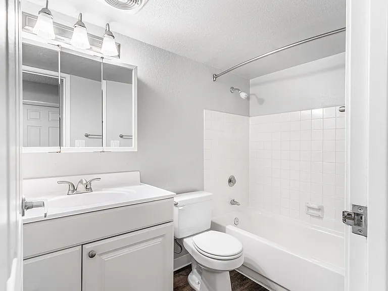 One-Bedroom Bathroom