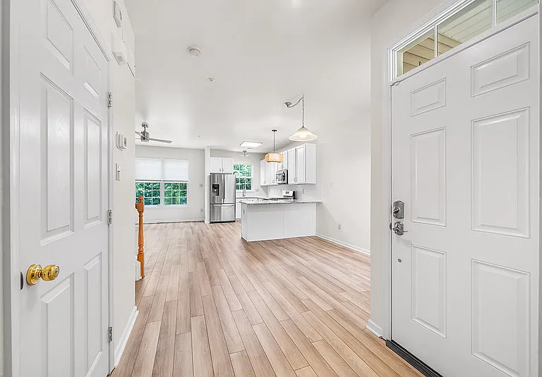447 Fort Hill Cir — Photo 9