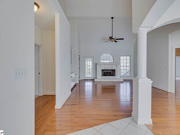 4th image of 12 Shannon Ridge Ct