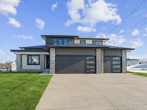 5627 163rd St, Urbandale, IA 50323