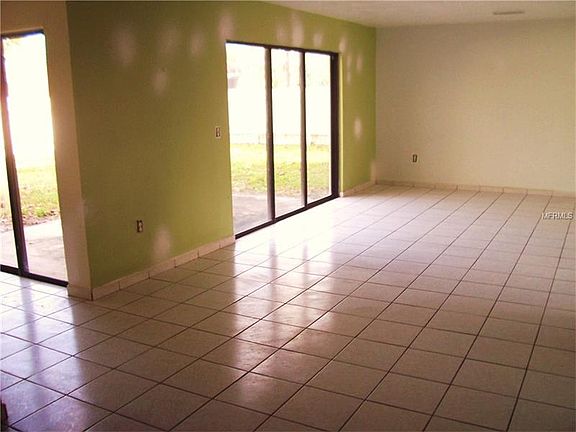 4th image of 155 W Cedarwood Cir
