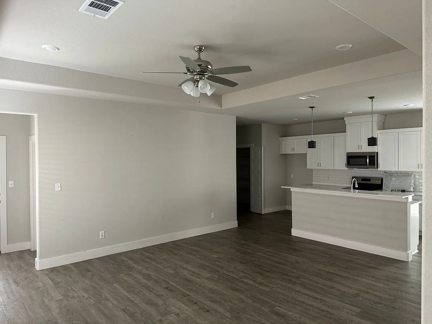 3/2/2 Beautiful Home With Custom Features / Fireplace — Photo 4