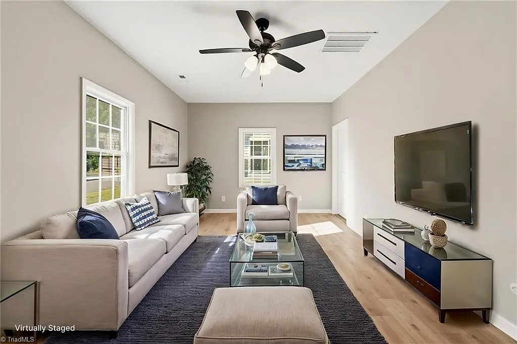 3 bed, 900 sqft, $1,350 — Photo 4