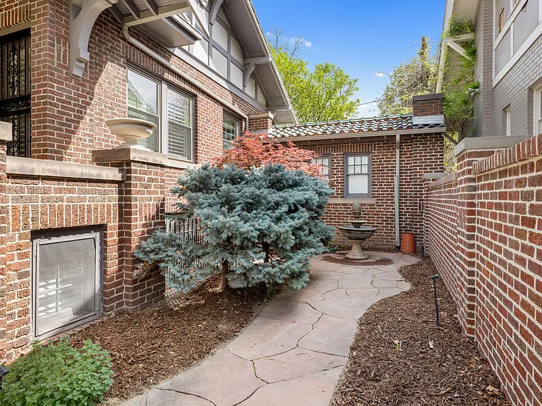 636 N Williams St — Photo 2