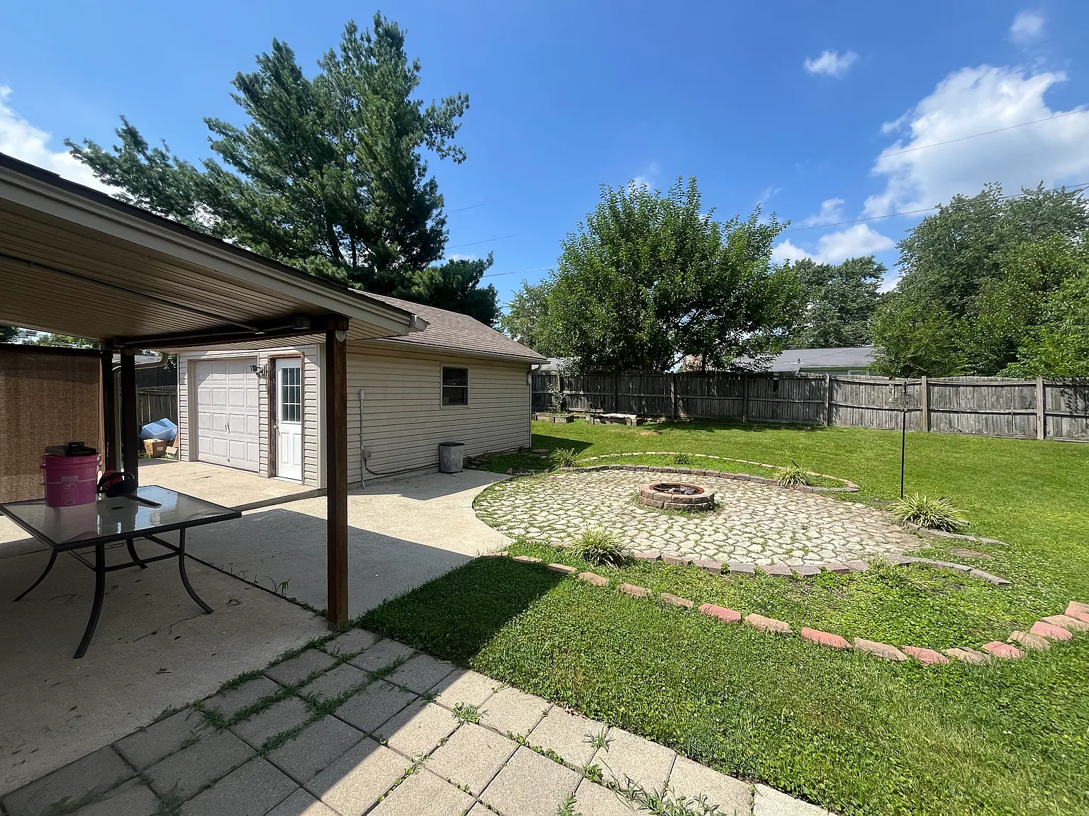 3 bed, 1484 sqft, $2,000 — Photo 3