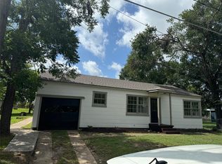 1104 Sycamore St, Navasota, TX 77868