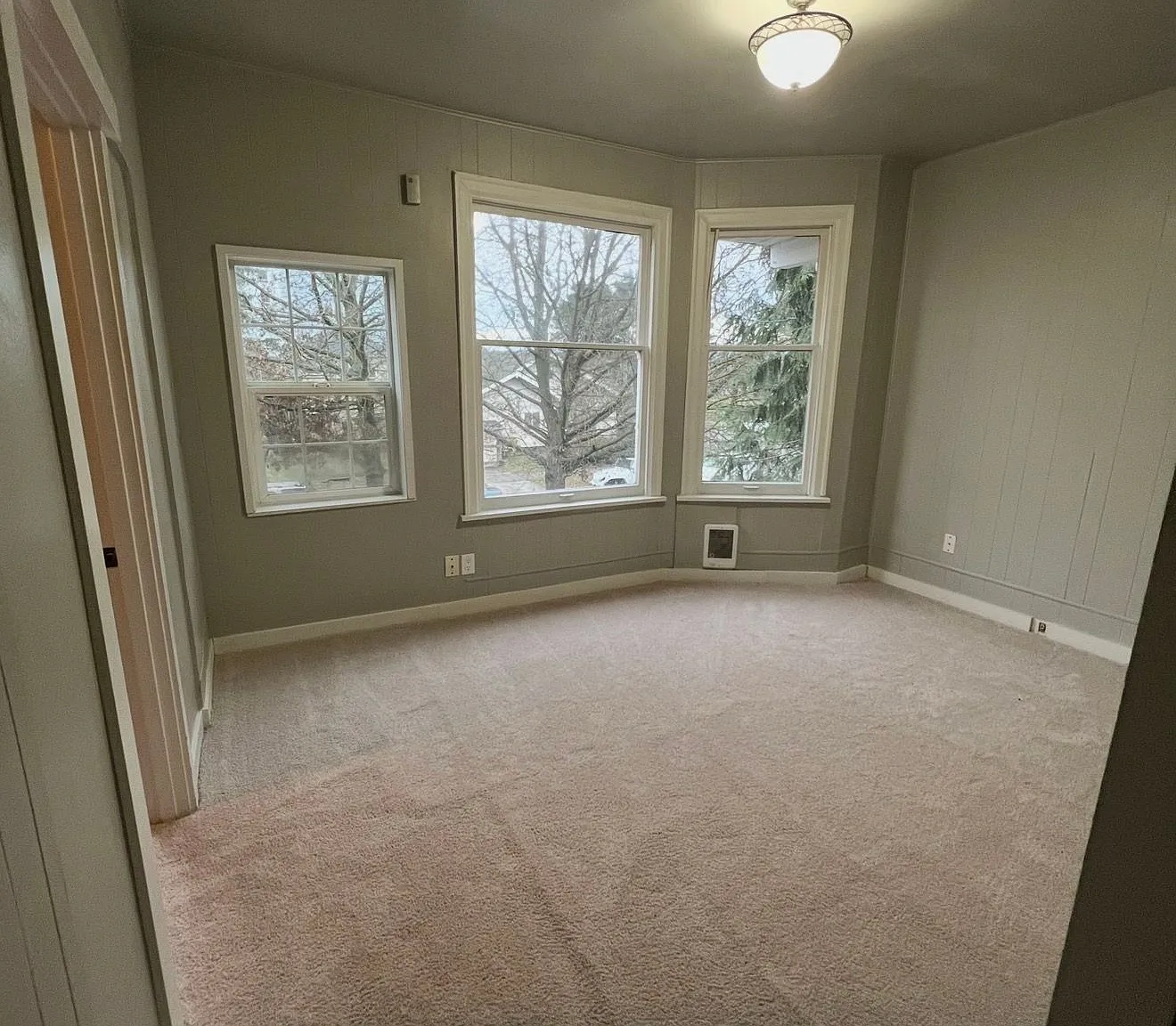 Nice 1 Bedroom Tacoma Apartment Near 6th Ave! — Photo 1